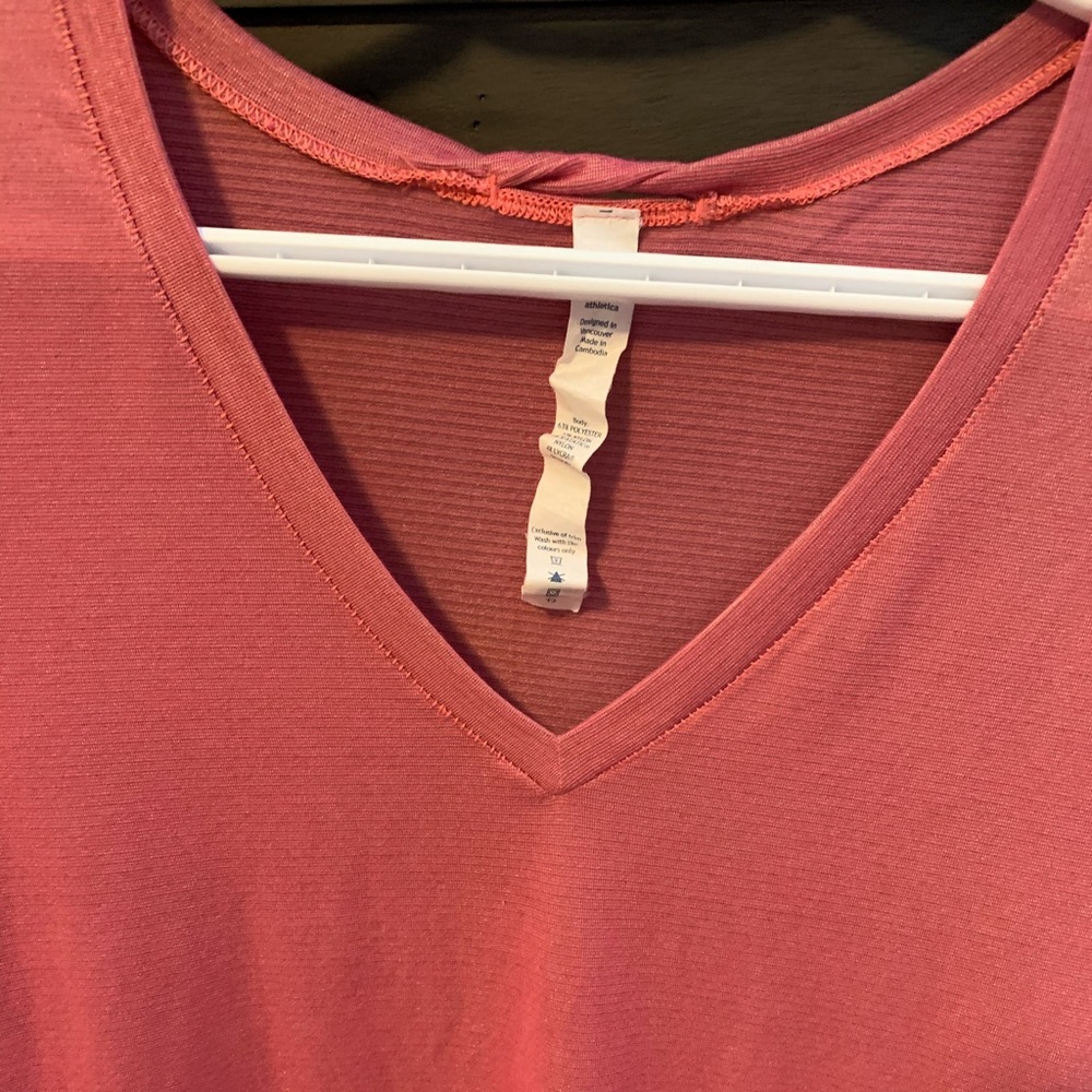 Lululemon tee - Picture 3 of 5